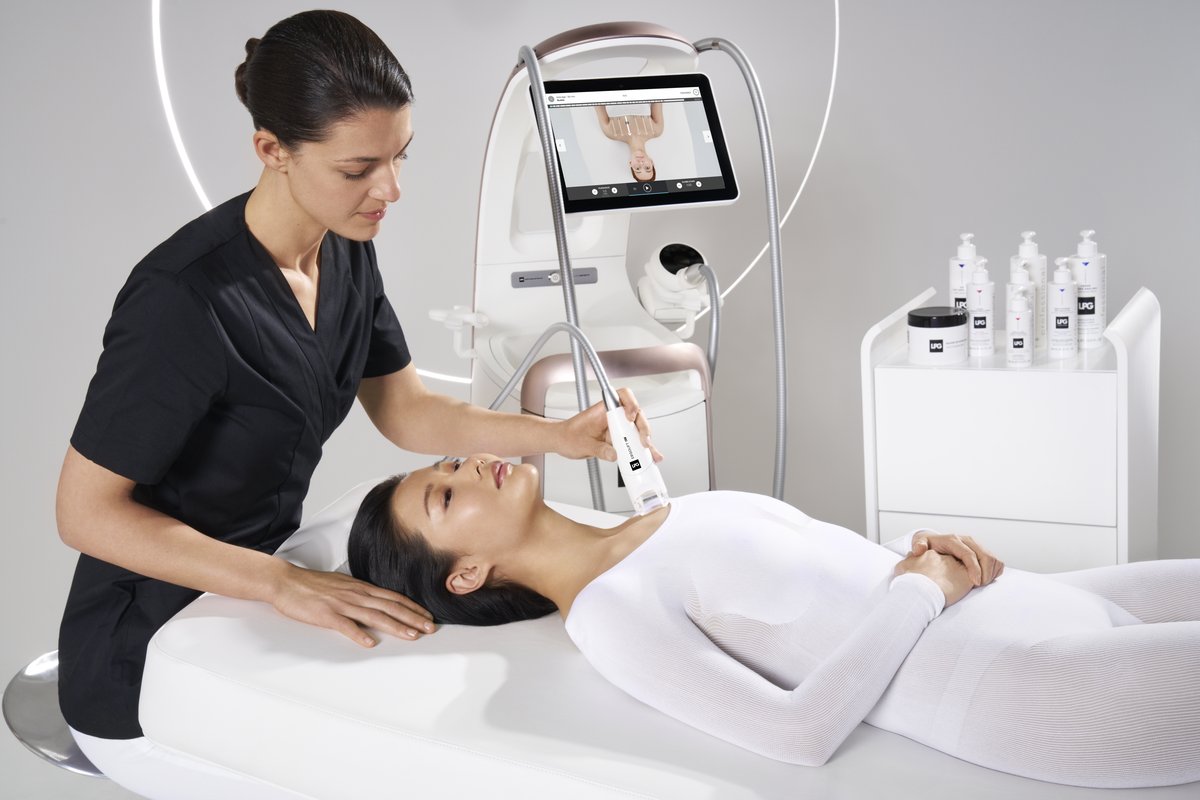 Soin du visage par endermologie Cellu M6 Infinity® au salon de Sainte-Rose, à Laval